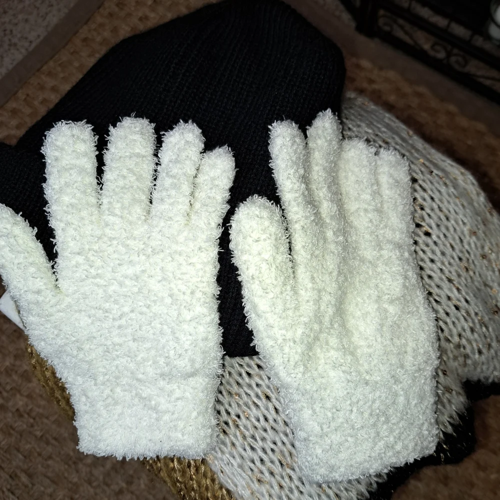 WINTER WEATHER BUNDLE. GLOVES, BEANIE, SCARF